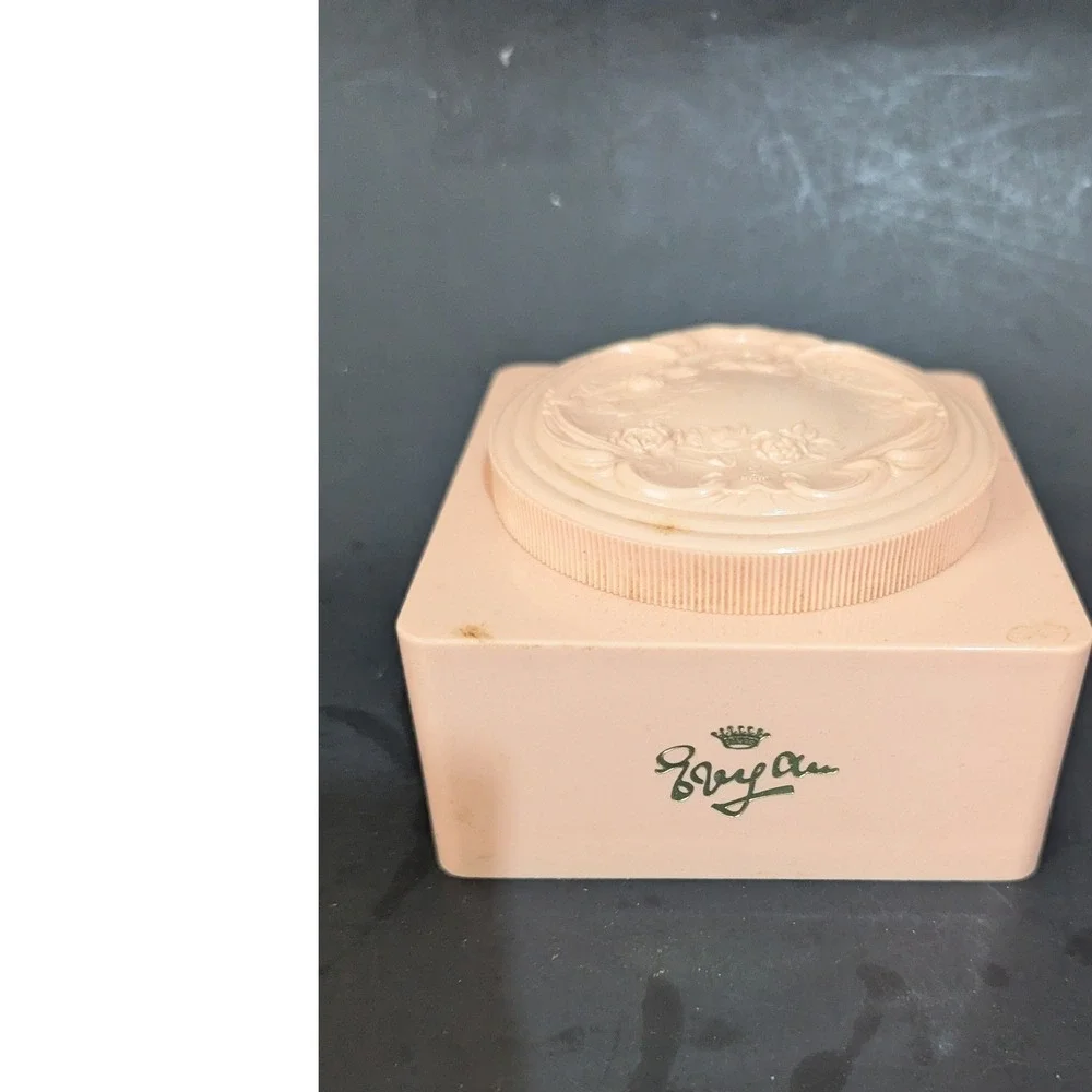 Vintage Evyan Pink Powder Box Embossed Lid‎ Vanity Collectible